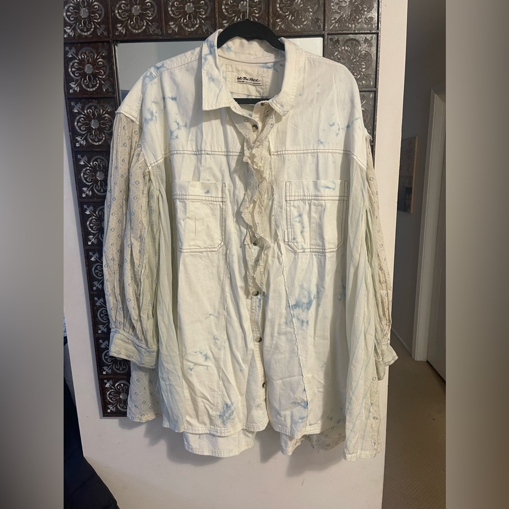 Free People ruffle Button Down / Size XL / Like New